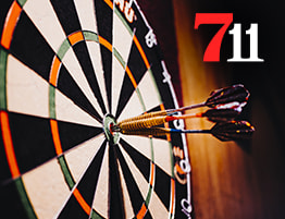 Darts en een 711 Casino logo