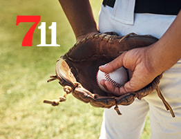 Honkbalspeler en een 711 Casino logo