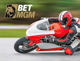 MotoGP racer en een BetMGM logo